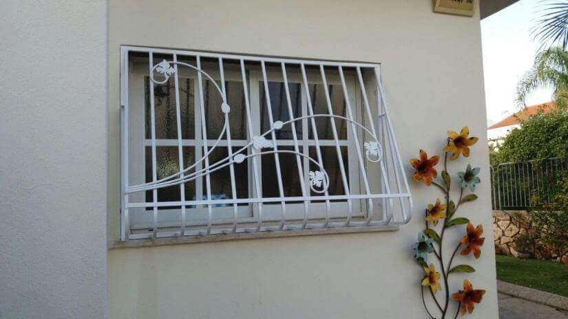 התקנת סורג קבוע